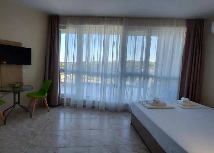 Апартаменты Happy 4*