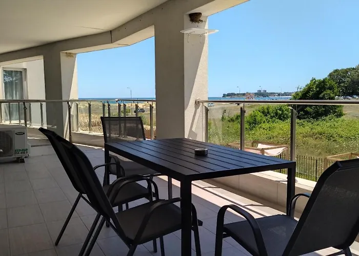 Happy Апартаменты 4*