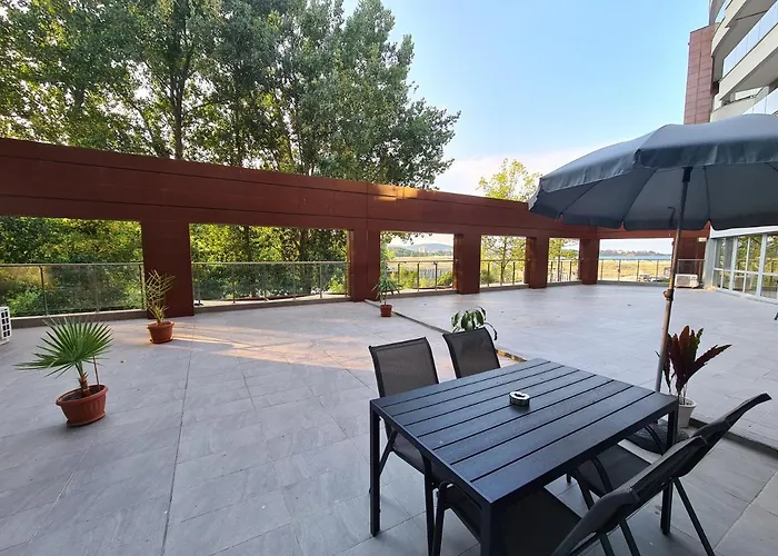 Happy Апартаменты 4*